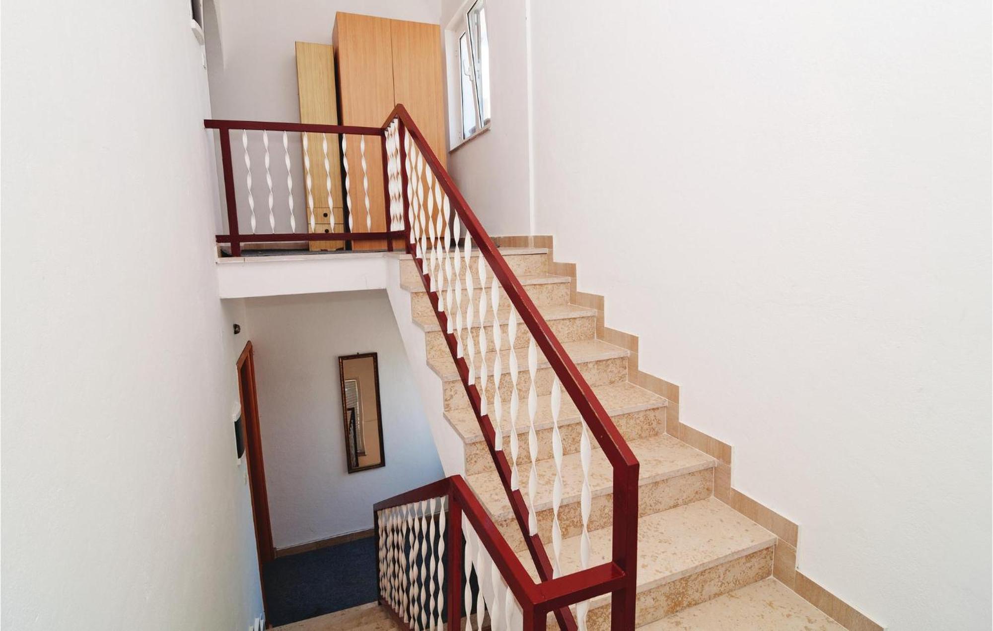 Awesome Apartment In Dinjiska With Kitchen Экстерьер фото